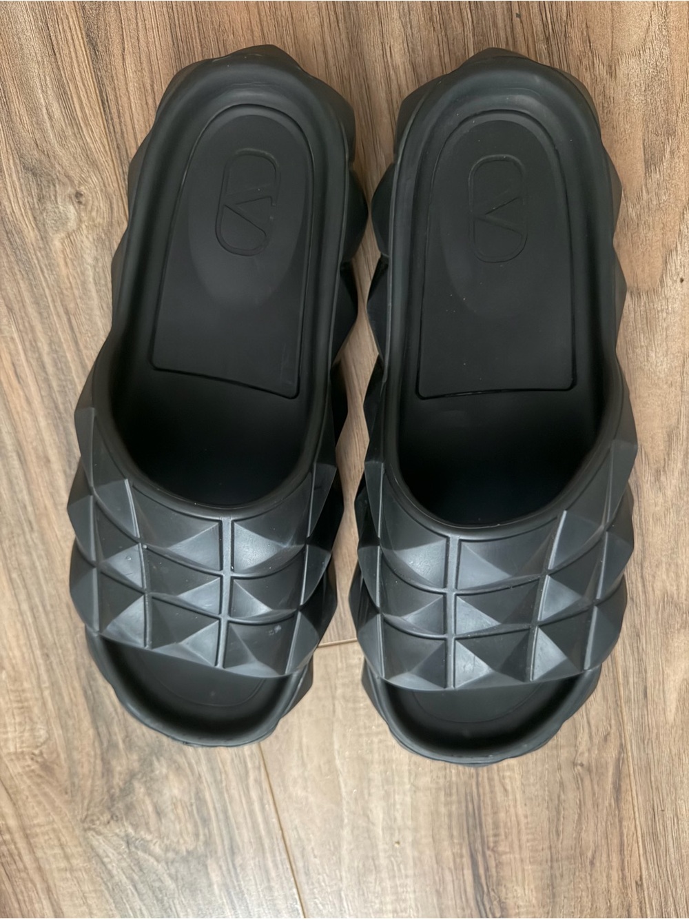 Valentino Black Men’s Pyramid-Stud Slide Sandals - Picture 2 of 5
